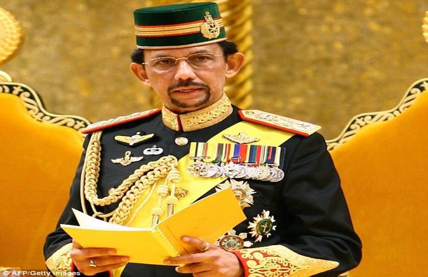 Sultan of Brunei, Hassanal Bolkiah, bans Christmas, Muslims, Beverly Hills Hotel, anti gay Sharia Penal Code, Christmas celebrations, ब्रुनेई सुल्‍तान, हसन अल बोल्कियाह, क्रिसमस बैन, क्रिसमस पर पाबंदी, मुस्लिम