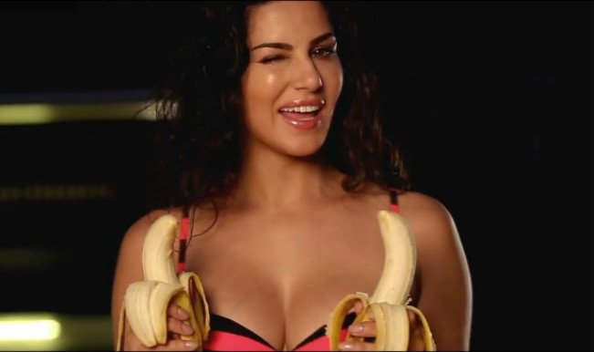 mastizaade, mastizaade trailer, mastizaade sunny leone, मस्‍तीजादे, मस्‍तीजादे ट्रेलर, सनी लियोनी, सनी लियोनी फोटोज, sunny leone, sunny leone hot photos,