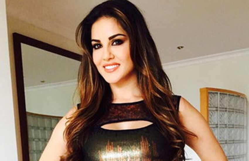 बॉलीवुड एक्ट्रेस सनी लियोनी