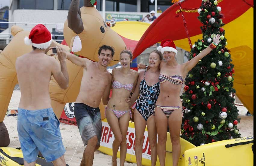 christmas celebartion in world, christmas photo gallery, christmas photos, christmas around the world, क्र‍िसमस 2015, क्रिसमस जश्‍न, क्रिसमस फोटोज, क्र‍िसमस दुनिया, क्रिसमस फोटो गैलरी, mary christmas
