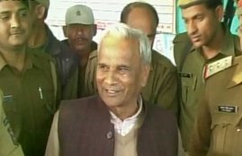 senior SP leaders Totaram Yadav arrested, booth capturing Totaram Yadav, uttar pradesh, तोताराम यादव, उत्‍तरप्रदेश, पंचायत चुनाव, बूथ कैप्‍चरिंग, शिवपाल तोताराम यादव, Totaram Yadav,panchayat elections,Uttar Pradeshsamajwadi party, arrested, akhilesh yadav, state government, booth capturing, polling booth, panchayat polls, saifai mahotsav