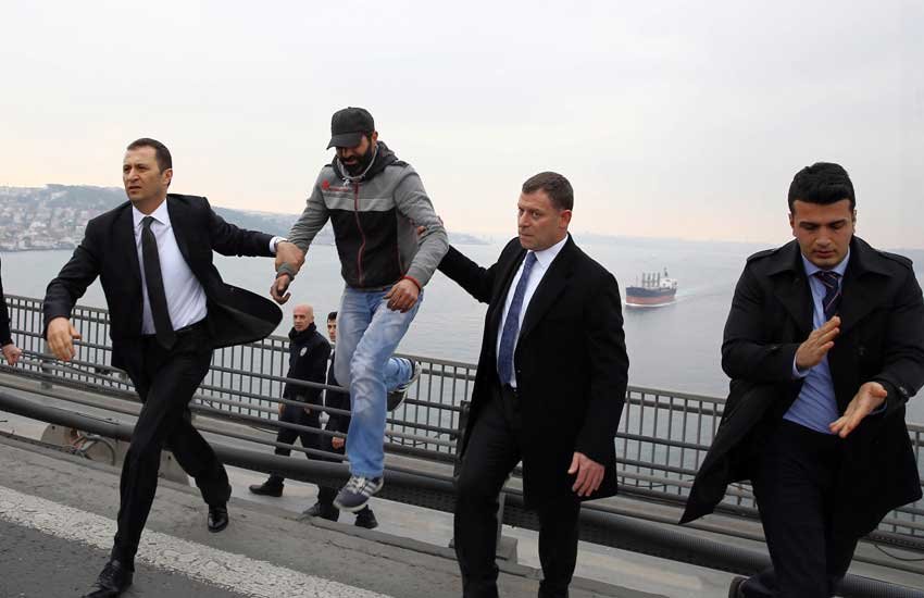 Recep Tayyip Erdoğan,Turkey,World news, Turkish President Recep Tayyip Erdogan, bridge in Istanbul, suiciude attempt, तुर्की राष्‍ट्रपति, तुर्की आत्‍महत्‍या राष्‍ट्रपति, रीजीप ताइप अर्दवान, तुर्की खबर, इस्‍तांबुल ब्रिज, तुर्की राष्‍ट्रपति सुसाइड, Erdogan's motorcade, Bosphorus Bridge