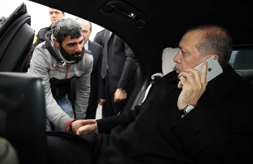 Recep Tayyip Erdoğan,Turkey,World news, Turkish President Recep Tayyip Erdogan, bridge in Istanbul, suiciude attempt, तुर्की राष्‍ट्रपति, तुर्की आत्‍महत्‍या राष्‍ट्रपति, रीजीप ताइप अर्दवान, तुर्की खबर, इस्‍तांबुल ब्रिज, तुर्की राष्‍ट्रपति सुसाइड, Erdogan's motorcade, Bosphorus Bridge