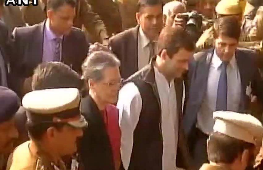 नेशनल हेराल्‍ड, नेशनल हेराल्‍ड केस, सोनिया राहुल अदालत, सोनिया राहुल कोर्ट में पेशी, सुब्रह्मण्‍यम स्‍वामी, national herald case, national herald, sonia and rahul, sonia rahul in court