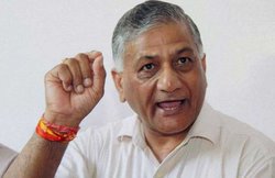 Intolerance पर करन जौहर के बयान पर सवाल पूछे जाने से भड़के वीके सिंह बोले, जाओ उसे पीटो, मेरे पीछे क्‍यों पड़े हो?
