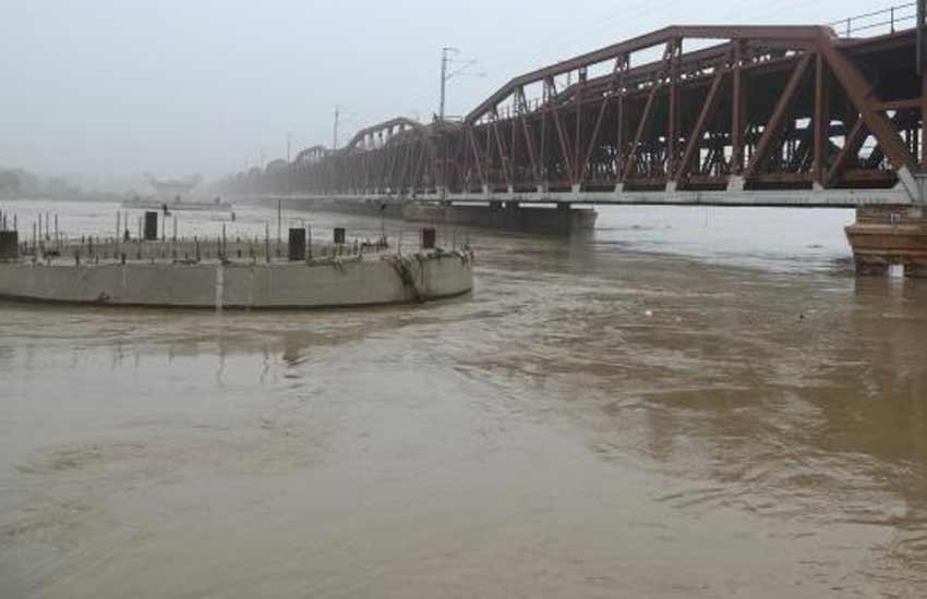 Yamuna, flow, danger mark, delhi government, aap, motorboats, safety Yamuna, flow, danger mark, delhi government, aap, motorboats, safety