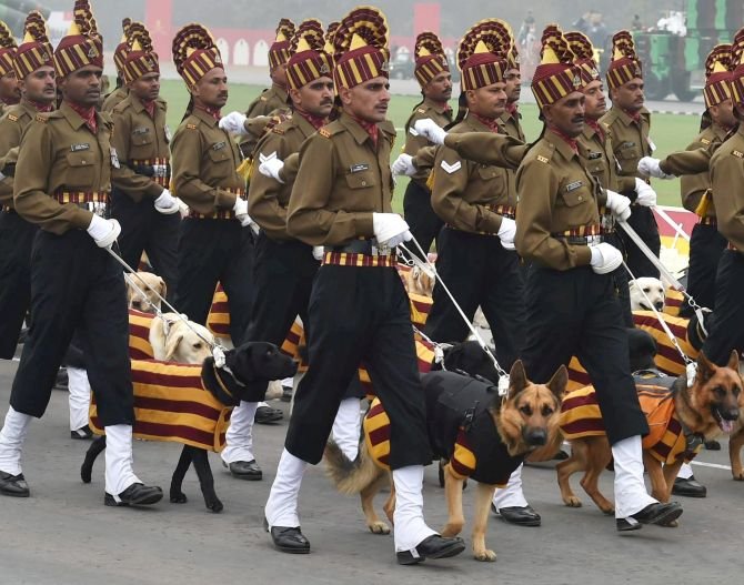 Republic Day parade, CRPF, Indian Army, Indian Army dog squad, French contingent, BSF, ITBP, Rapid Action Force, Francoise Hollande, French Army, France, Paris, Rajpath, Labradors, Republic Day parade 2016