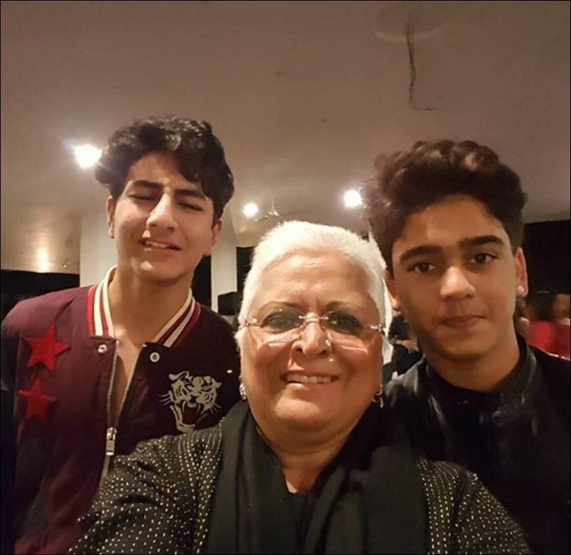 पार्टी के दौरान बीना काक ने सैफ अली खान के बेटे इब्राहिम और साजिद नडियादवाला के बेटे सुभान के साथ क्लिक की गई अपनी पिक्‍चर शेयर की।