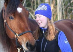 जिस घोड़े को माना BEST FRIEND, उसे ही पकाकर खा गई यह महिला जॉकी