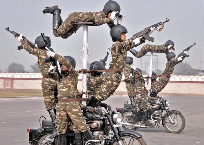 Republic Day parade, CRPF, Indian Army, Indian Army dog squad, French contingent, BSF, ITBP, Rapid Action Force, Francoise Hollande, French Army, France, Paris, Rajpath, Labradors, Republic Day parade 2016