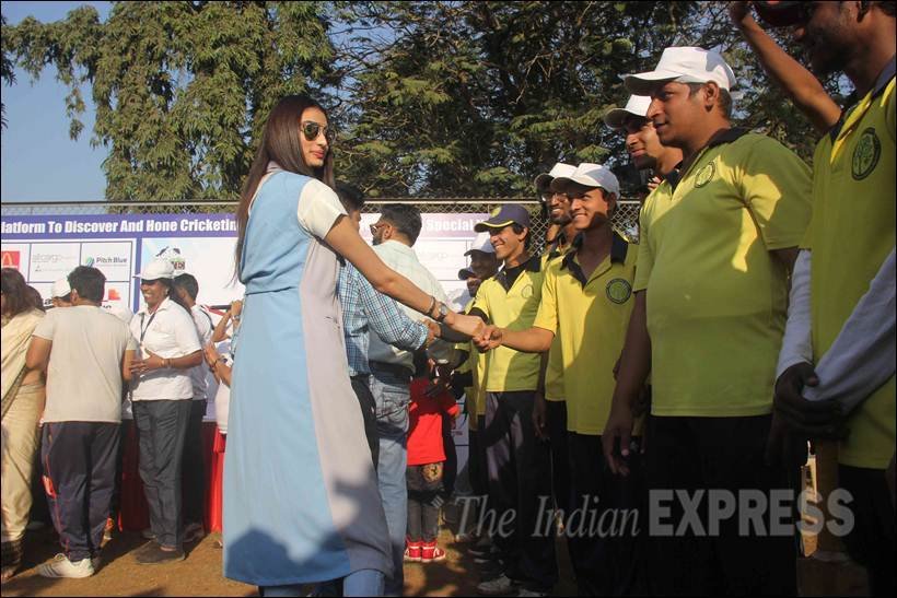 Athiya Shetty, Suneil Shetty, Air India Ground, Santa Cruz, Vishesh Cup 2016, cricket, bollywood, Mana Shetty