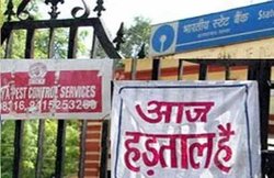 सार्वजनिक क्षेत्र के बैंक कर्मी शुक्रवार को हड़ताल पर