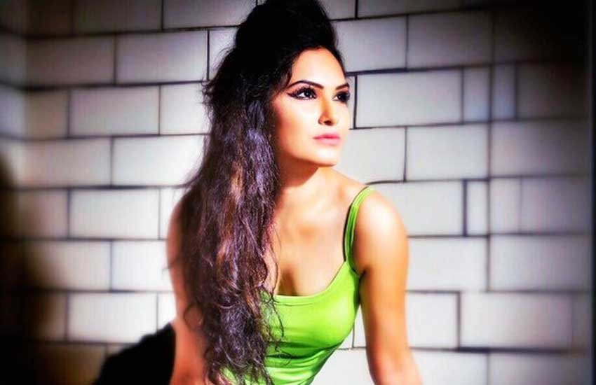 Rahul mahajan, rahul mahajan new girlfriend, Amruta mane, rahul mahajan hot girlfriend, amruta mane hot photos, rahul partying with amruta, राहुल महाजन, राहुल महाजन गर्लफ्रेंड, अमृता माने, मॉडल अमृता, फोटो गैलरी, बॉलीवुड न्‍यूज, राहुल महाजन अमृता,