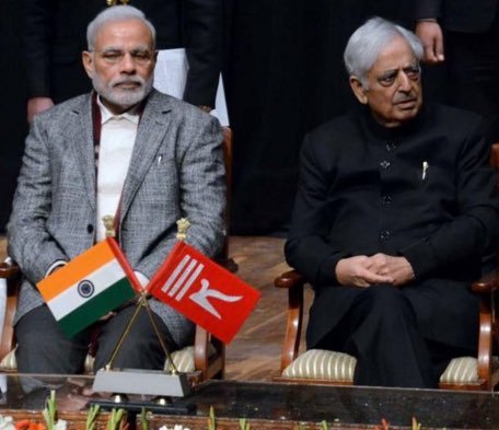 बीजेपी नेता की याचिका पर हाई कोर्ट का फैसला, जम्मू-कश्मीर में दो झंडे के इस्तेमाल पर लगाई रोक
