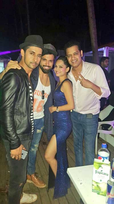 Rahul mahajan, rahul mahajan new girlfriend, Amruta mane, rahul mahajan hot girlfriend, amruta mane hot photos, rahul partying with amruta, राहुल महाजन, राहुल महाजन गर्लफ्रेंड, अमृता माने, मॉडल अमृता, फोटो गैलरी, बॉलीवुड न्‍यूज, राहुल महाजन अमृता,