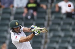 दक्षिण अफ्रीकी बल्लेबाजों पर लगाम लगाई इंग्लैंड ने