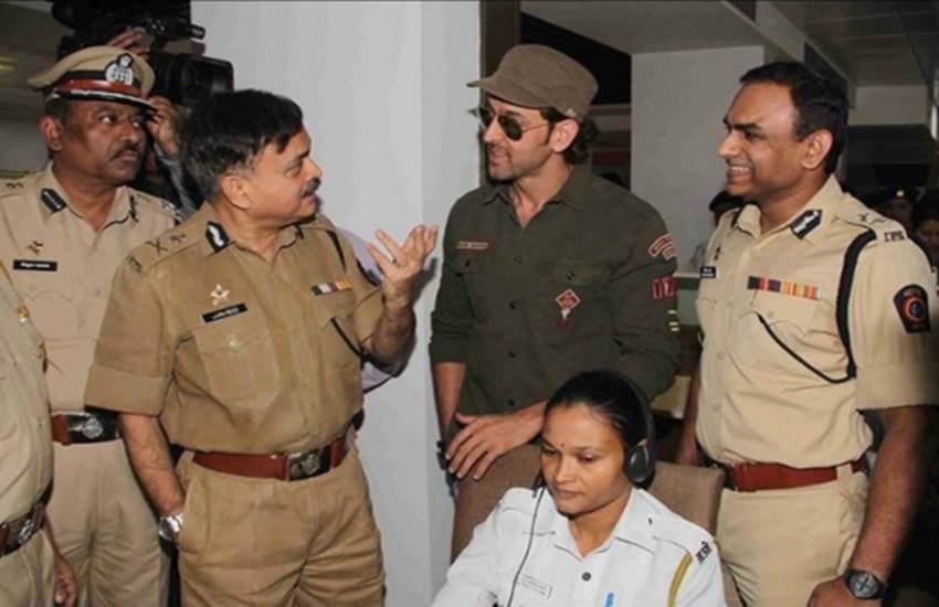 hrithik roshan birthday, hrithik roshan birthday photos, hrithik roshan birthday gifts, hrithik roshan b'day bash, hrithik roshan b'day gifts imma siddiqqui akshay kuamr
