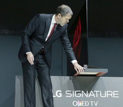 LG ने पेश किया दुनिया का पहला तीन एमएम से भी कम मोटाई वाला टीवी