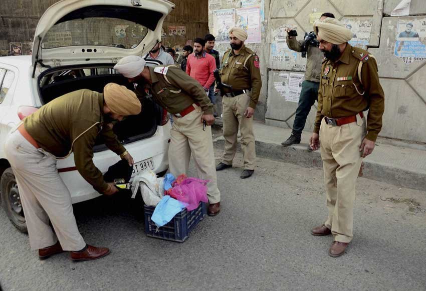 pathankot, pathankot attack, Pathankot news, pathankot terror attack, terrorist attack in pathakot, पठानकोट, पठानकोट आतंकी हमला, पंजाब आतंकी हमला, पठानकोट एयरफोर्स स्‍टेशन, PATHANKOT ATTACK PHOTOS, Pathankot air base, pathankot air force station, Pathankot news, punjab, pathankot air force base attack, punjab attack, punjab air force attack, punjab sp car missing, india news, breaking news, latest news