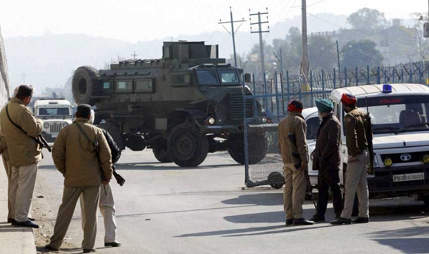 pathankot, pathankot attack, Pathankot news, pathankot terror attack, terrorist attack in pathakot, पठानकोट, पठानकोट आतंकी हमला, पंजाब आतंकी हमला, पठानकोट एयरफोर्स स्‍टेशन, PATHANKOT ATTACK PHOTOS, Pathankot air base, pathankot air force station, Pathankot news, punjab, pathankot air force base attack, punjab attack, punjab air force attack, punjab sp car missing, india news, breaking news, latest news