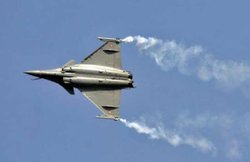 फ्रांस ने राफेल की कीमत घटाई, भारत ने ‘और अधिक कमी’ की मांग की