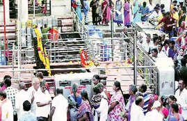 Shani Shingnapur, Shani Shingnapur row, Shani Shingnapur Temple, devendra fadnavis, Women activists, district admin
