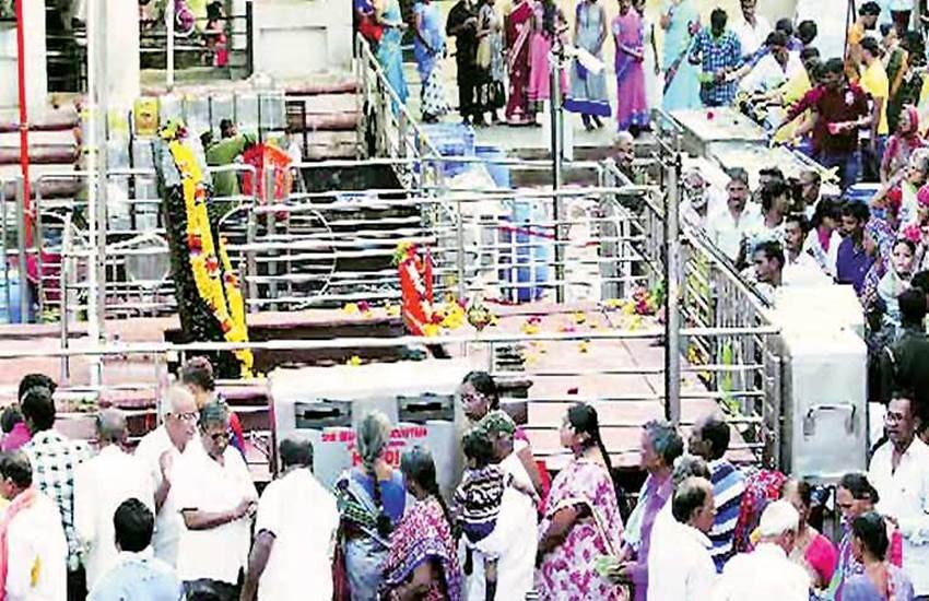 Shani Shingnapur, Shani Shingnapur row, Shani Shingnapur Temple, devendra fadnavis, Women activists, district admin