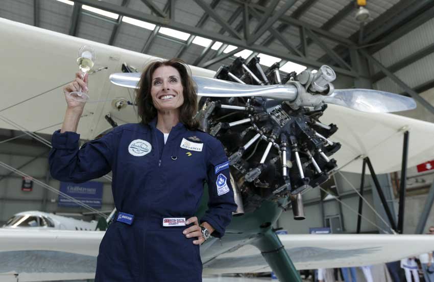 Female pilot, Tracey Curtis-Taylor, Sydney, Britain, 1942 aircraft, Tracey Curtis-Taylor photos, 27000 km journey