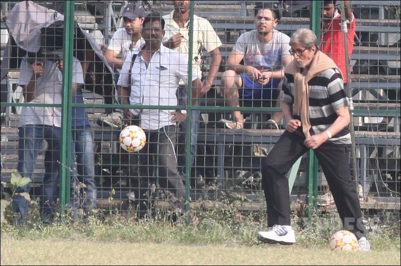 amitabh bachchan, amitabh bachchan movies, amitabh bachchan plays football, amitabh bachchan football, big b pics, amitabh bachchan football pics, amitabh bachchan pics, amitabh bachchan pictures, amitabh bachchan photos, amitabh bachchan football photos, entertainment