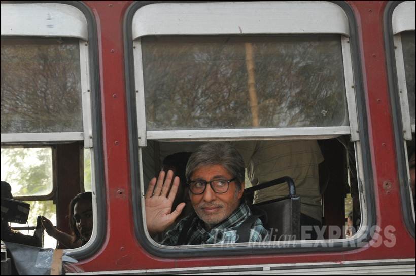 amitabh bachchan, amitabh bachchan movies, amitabh bachchan plays football, amitabh bachchan football, big b pics, amitabh bachchan football pics, amitabh bachchan pics, amitabh bachchan pictures, amitabh bachchan photos, amitabh bachchan football photos, entertainment