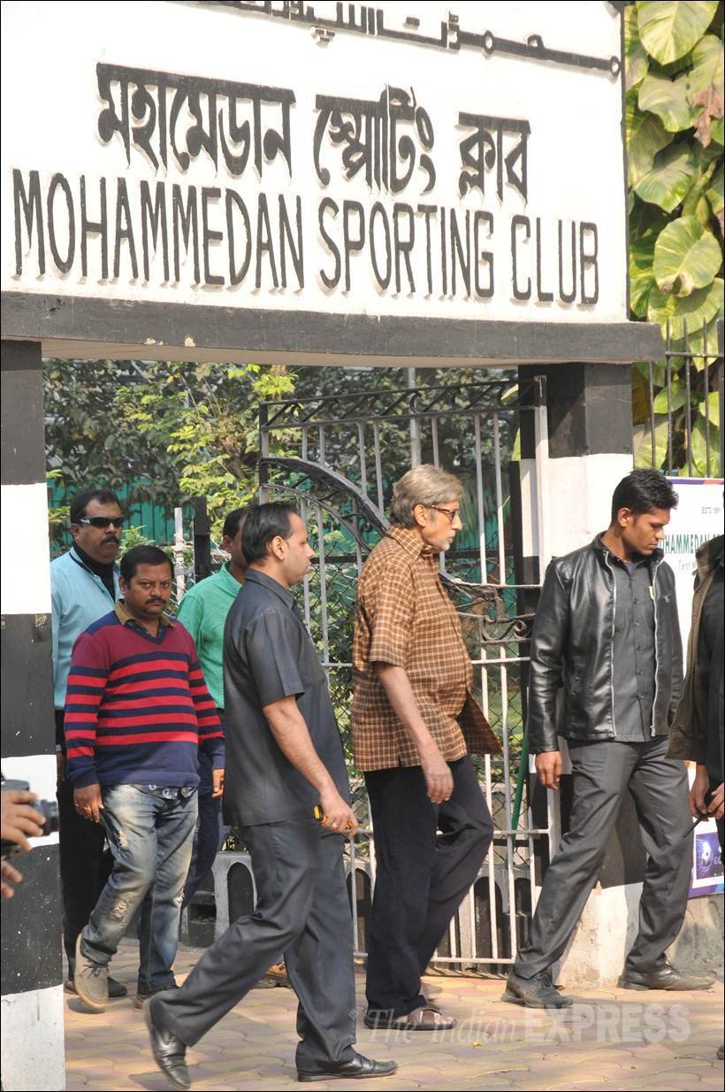 amitabh bachchan, amitabh bachchan movies, amitabh bachchan plays football, amitabh bachchan football, big b pics, amitabh bachchan football pics, amitabh bachchan pics, amitabh bachchan pictures, amitabh bachchan photos, amitabh bachchan football photos, entertainment