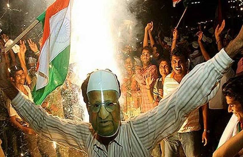 जनलोकपाल के लिए अण्णा समर्थकों ने निकाला प्रार्थना मार्च