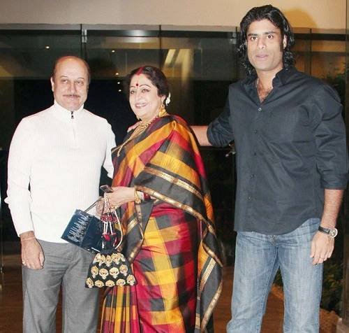 sikandar kher, sonam kapoor, anupam kher, kiran kher, priya singh, anil kapoor, Raju kher, anupam kher son, abhishek bachchan, jaya bachchan, Sikander Kher's engagement
