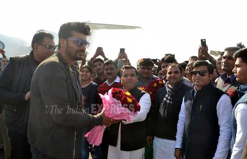 Saifai mahotsav, Ranveer singh, Kareena Kapoor, Sonakshi Sinha, Arjun Kapoor, Ranveer Arjun, Kareena Arjun, Kareena Saif, Saif Ali Khan, Kareena kapoor, Parineeti Chopra, Karishma Tanna Sunil Grover, Saifai mahotsav finale photos, Sonaksahi Saifai performance, सैफई महोत्‍सव, करीना सैफई महोत्‍सव, रनवीर सिंह और सैफ अली खान,सोनाक्षी सिन्‍हा, सैफई महोत्‍सव तस्‍वीरें