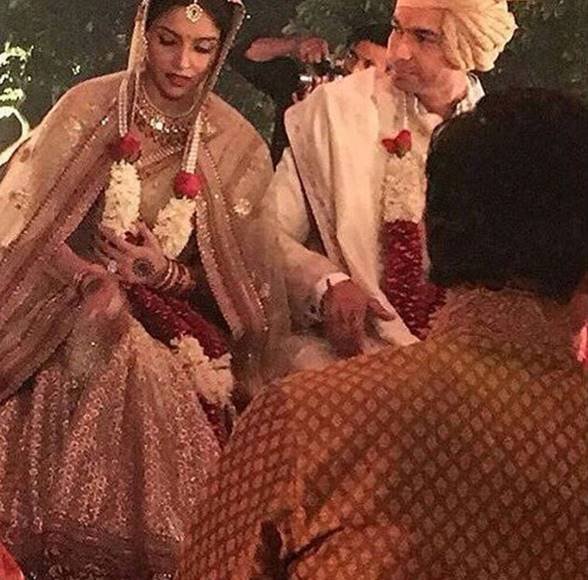 Asin sharma, asin sharma wedding, asin thottumkal, rahul sharma, businessman rahul sharma, asin sharma-a rahul wedding, asin wedding card, akshay kumar, asin sharma marriage, asin-rahul love story
