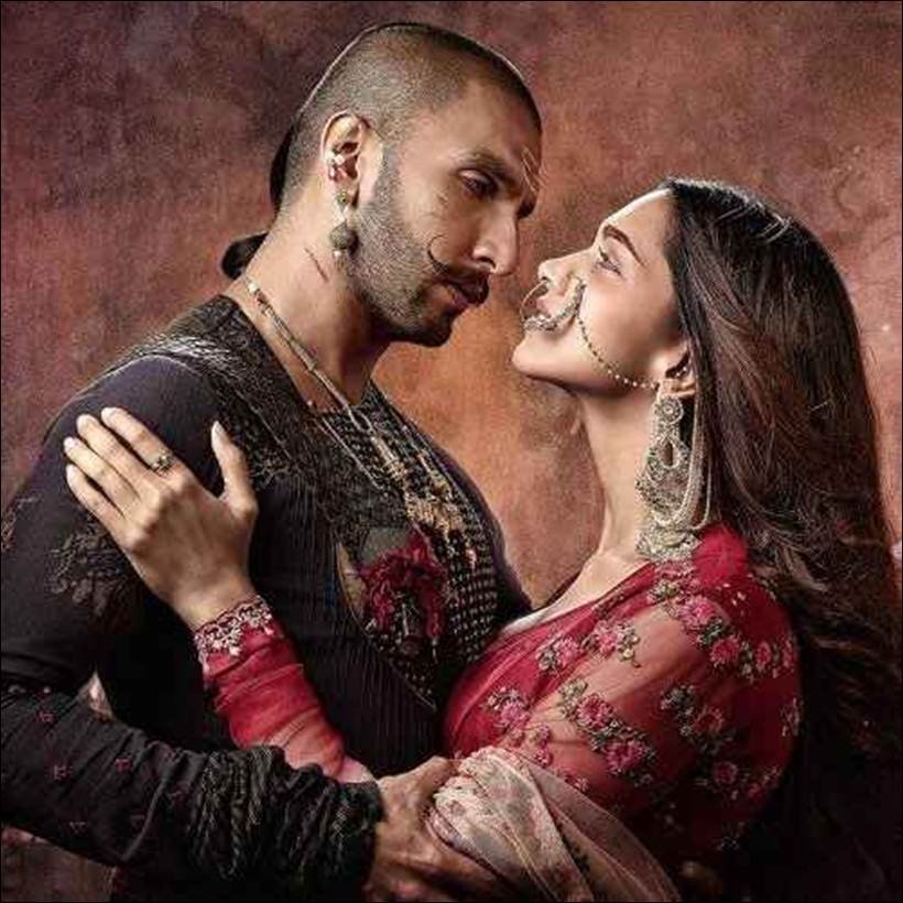 18 दिसंबर 2015 को रिलीज फिल्म 'बाजीराव मस्तानी' में रणवीर सिंह और दीपिका पादुकोण।
