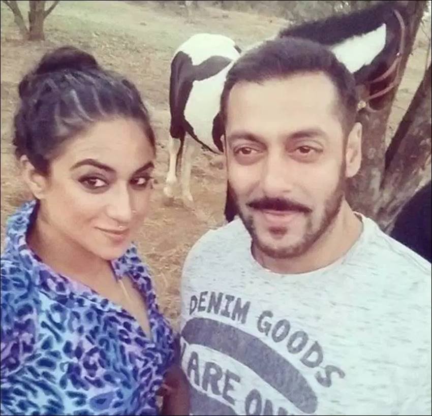 bigg boss, bigg boss 9, bigg boss party, salman khan, salman khan party, salman khan bigg boss party, prince narula, prince narula bigg boss party, suyyash rai, kishwer merchant, rochelle rao, keith seqeira, rishabh sinha, gizele thankral, bigg boss 9 party, bigg boss party salman, salman khan bigg boss party pics, bigg boss party pics, बिग बॉस 9, बिग बॉस 9 पार्टी