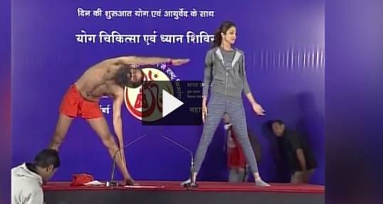 ENTERTAINMENT, Shilpa shetty, Ramdev baba, shilpa yoga with ramdev baba, shilpa shetty- ramdev yoga, shilpa shetty yoga photos