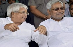 BJP का महागठबंधन पर हमलाः कहा- लालू सुपर, नीतीश कठपुतली मुख्यमंत्री