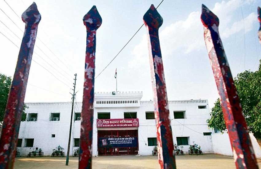 जेल के कैदियों के दर्द और उम्मीदों को बयां करता ‘तिनका तिनका डासना' कैलेंडर जारी जेल के कैदियों के दर्द और उम्मीदों को बयां करता ‘तिनका तिनका डासना' कैलेंडर जारी