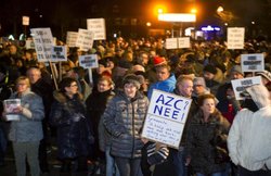 महिलाओं की सुरक्षा के लिए मुस्लिम पुरुषों को बंद रखने की मांग, भड़का दंगा