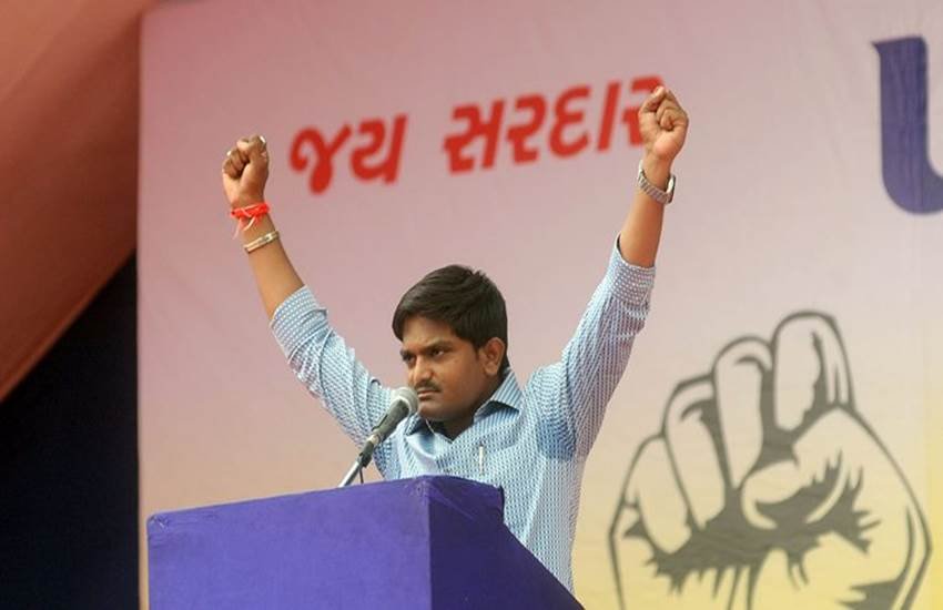 hardik patel news, hardik patel latest news, Hardik Patel to Anandiben Patel, Patel community, Gujarat CM, Patidar quota, पाटीदार आंदोलन, हार्दिक पटेल, आनंदी बेन पटेल, गुजरात की मुख्‍यमंत्री, पटेल समुदाय, latest Gujarat news, news in hindi