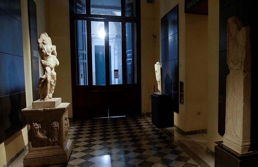 Italy nude statue, italy statues covered, nude statues covered. iranian president visit to italy, ancient statues covered for iranian president, Italy Iran nude statue, नग्‍न प्रतिमाएं, इटली नग्‍न मूर्तियां