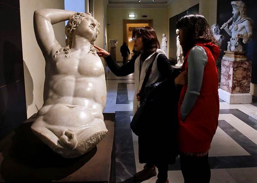 Italy nude statue, italy statues covered, nude statues covered. iranian president visit to italy, ancient statues covered for iranian president, Italy Iran nude statue, नग्‍न प्रतिमाएं, इटली नग्‍न मूर्तियां