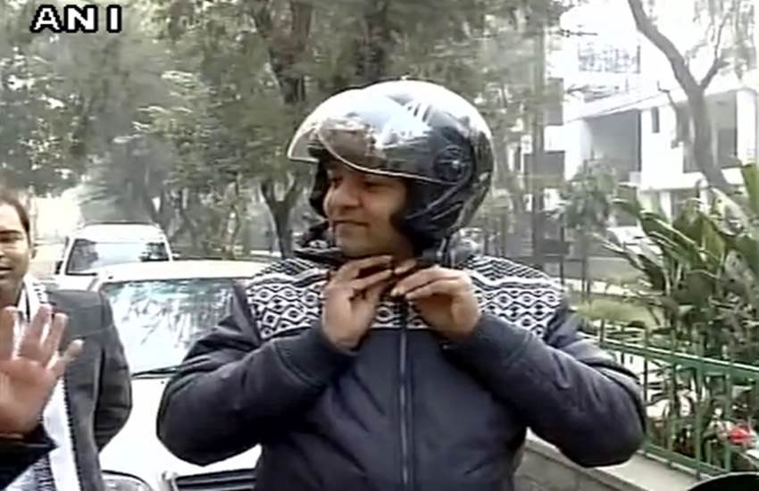 Delhi odd-even Live, #OddEvenFormula, arvind kejriwal, Delhi odd-even plan Traffic rationing Delhi air pollution Odd-even helpline Delhi public transport, ऑड-ईवन, सम-विषम, अरविंद केजरीवाल, दिल्‍ली सरकार, कपित मिश्रा, ऑड ईवन फार्मूला