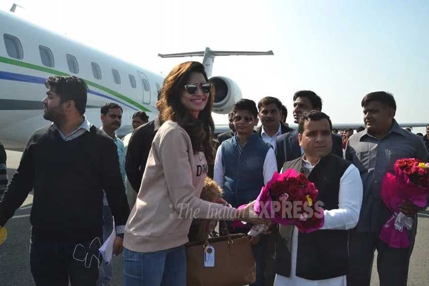Saifai mahotsav, Ranveer singh, Kareena Kapoor, Sonakshi Sinha, Arjun Kapoor, Ranveer Arjun, Kareena Arjun, Kareena Saif, Saif Ali Khan, Kareena kapoor, Parineeti Chopra, Karishma Tanna Sunil Grover, Saifai mahotsav finale photos, Sonaksahi Saifai performance, सैफई महोत्‍सव, करीना सैफई महोत्‍सव, रनवीर सिंह और सैफ अली खान,सोनाक्षी सिन्‍हा, सैफई महोत्‍सव तस्‍वीरें