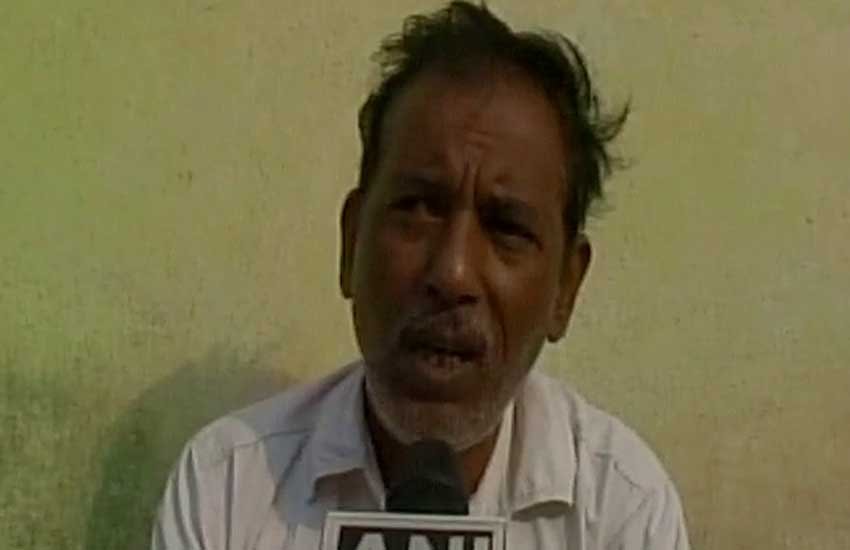 Gauraksha Samiti, Muslim couple beaten, ruscus in train, madhya pradesh, beef suspicion, Khirkiya railway station, Harda district, Madhya Pradesh beef, beef controversy in india, beef controversy, खिरकिया स्टेशन, मुस्लिम दंपति के साथ मारपीट, कुशीनगर एक्सप्रेस,, गौमांस, बीफ विवाद, मुस्लिम दंपति, गौरक्षा समिति, एमपी पुलिस, हिंदू, मुस्लिम"