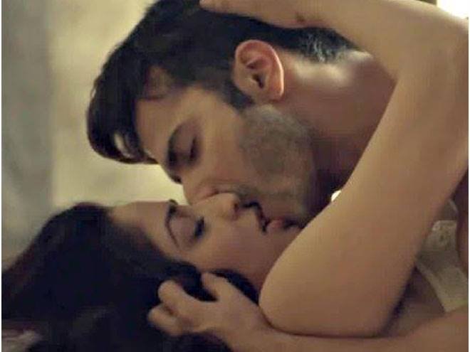 Yami gautam, pulkit samrat, bollywood, urvashi rautela, Sanam Re, Yami gautam-pulkit samrat kiss