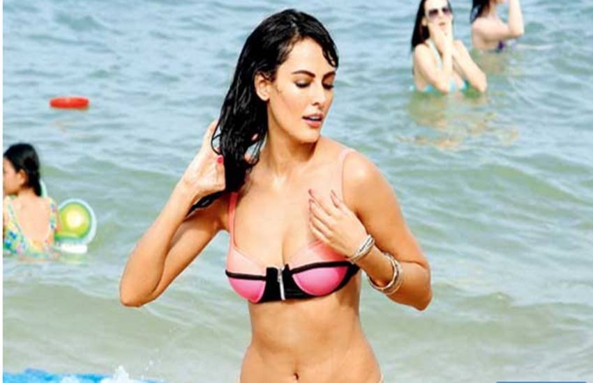 Kyaa Kool Hain Hum 3, Censor board, Horny Singh, Tusshar Kapoor, mandana karimi, act of masturbation, Giselle Thakral, Mughal-e-Azam, bollywood, kya super cool hain hum gallery