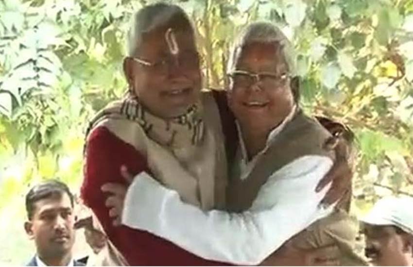 lalu yadav, Nitish Kumar, nitish kumar news, Lalu Prasad Makar Sankranti, Lalu's son Tej Pratap, RJD, JDU, आरजेडी, नीतीश कुमार, मकर संक्राती, जेडीयू, तेज प्रताप, तेजस्वी, latest bihar news, news in hindi, hindi news